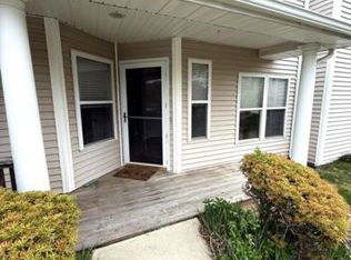 3001 Willow Pond Dr, Riverhead, NY 11901