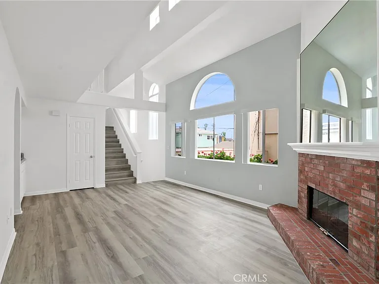 1052 Belmont Ave #B — Photo 4