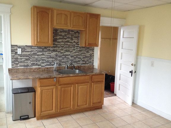 3rd image of 223-225 Hawley Ave
