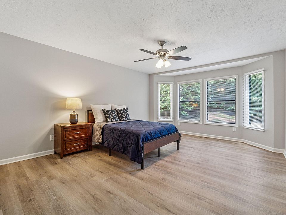 Huge master bedroom with bay window, large walk-in closet, private bath.