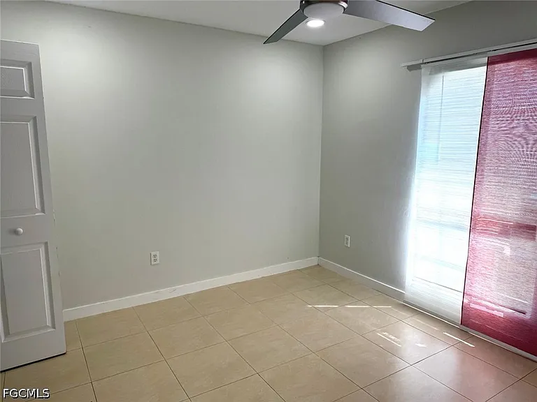 1203 SW 34th Ter — Photo 11