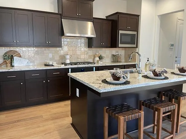 3 bed, 1808 sqft, $2,700 — Photo 4