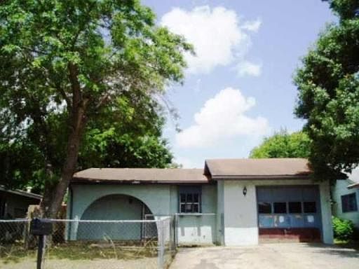 1st image of 831 SPRING PARK DR