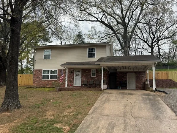 305 W 18th St, Russellville, AR 72801