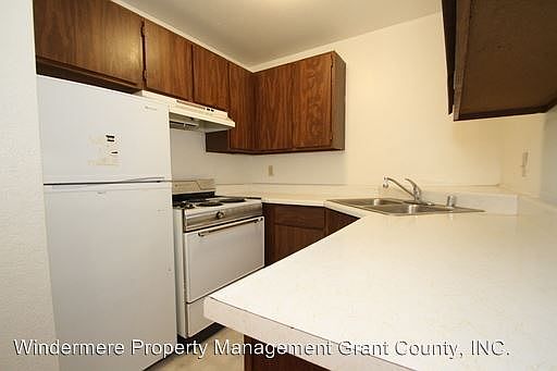 3rd image of 523 W Crest Dr APT 9