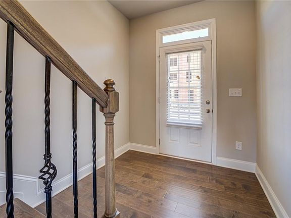 5th image of 592 Amarante Cir
