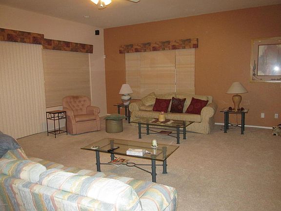 4th image of 584 E Queen Valley Dr