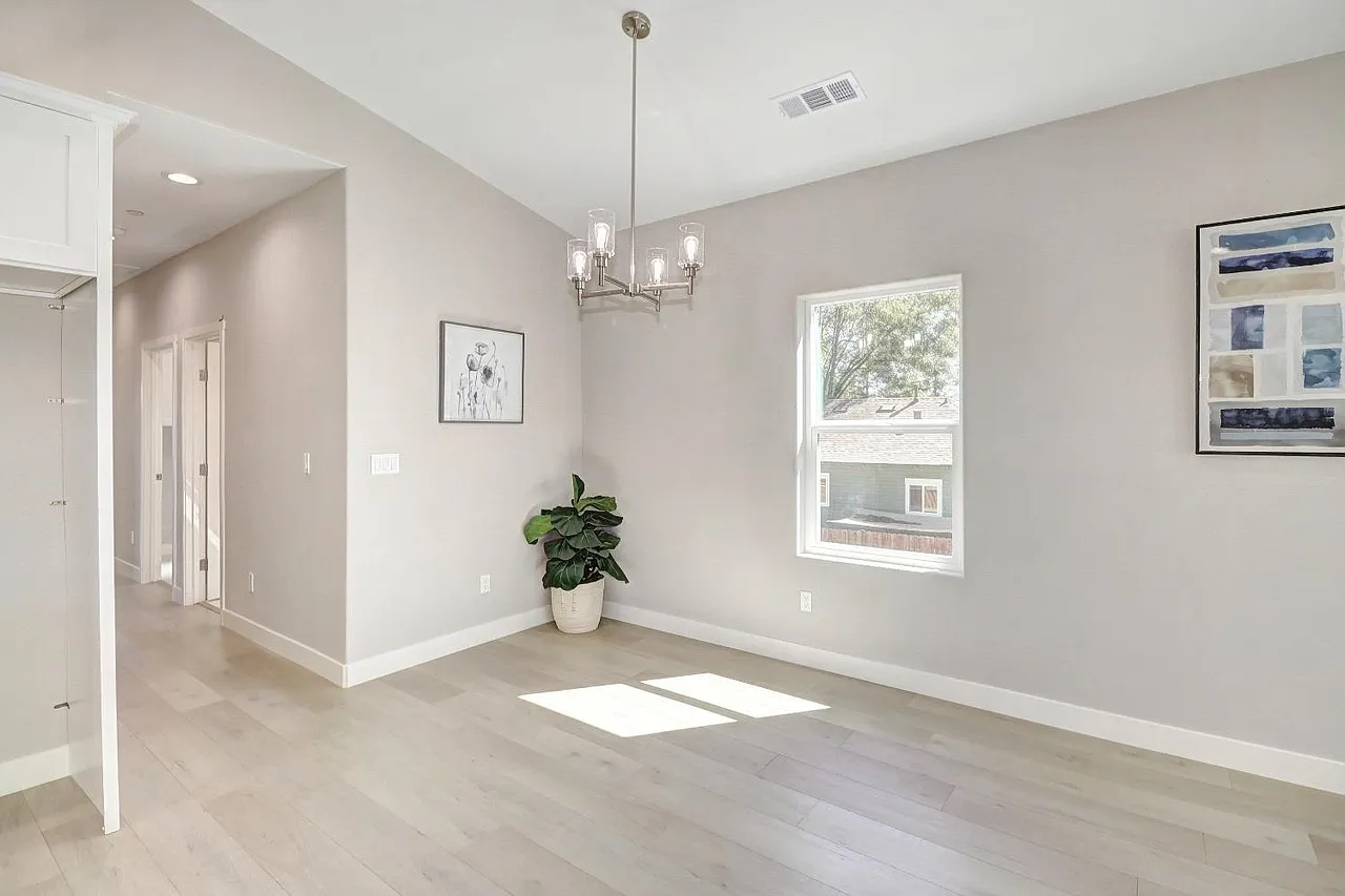 3960 40th Broadway St — Photo 4