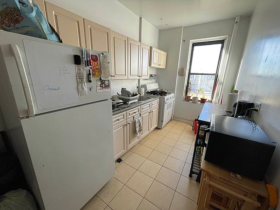 3rd image of 3011 34th St APT 3D