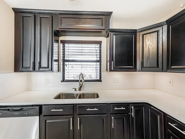 909 SW 9th Ave — Photo 7