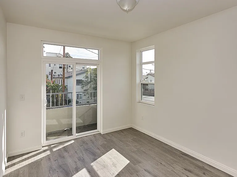 407 N Ardmore Ave #201 — Photo 13