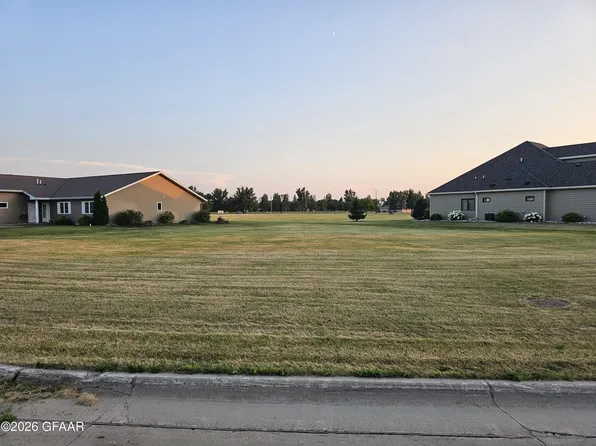 2425 Pebble Beach Rd, East Grand Forks, MN 56721