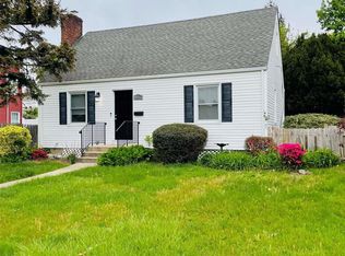 4 Taft Pl, Glen Cove, NY 11542