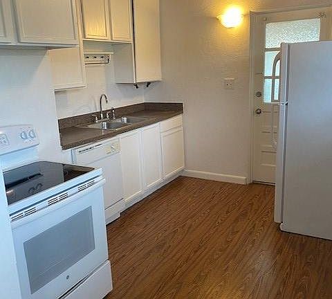 3rd image of 881 Symonds Ave
