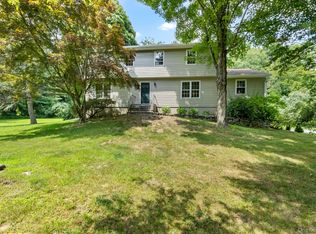 8 Old Pound Rd, Pound Ridge, NY 10576