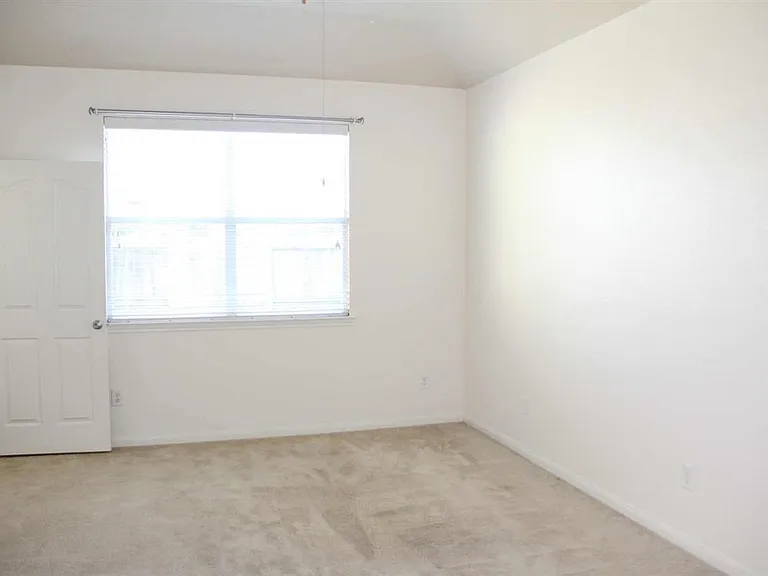 7310 Northfork Dr — Photo 17