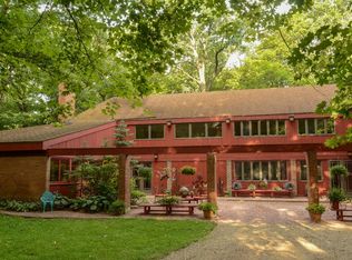 2920 Orange Brace Rd, Riverwoods, IL 60015