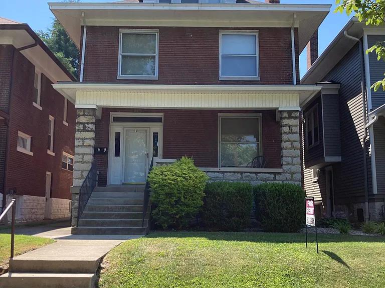 2010 Kenilworth Pl — Photo 1