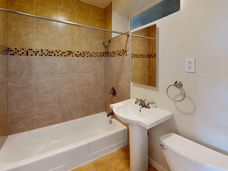 240 Cumberland St #104 — Photo 11
