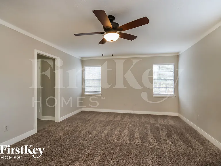 461 Stephen F Austin Dr — Photo 8