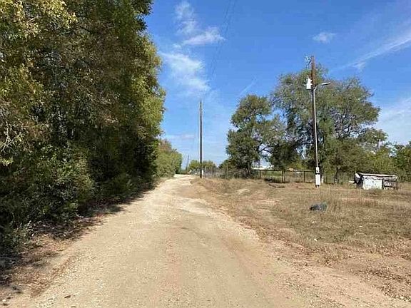 Exterior Neighborhood (street photo)