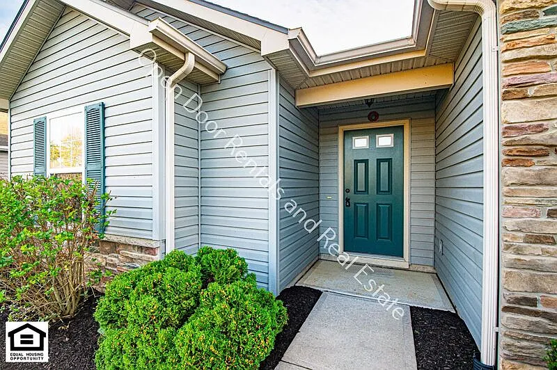 3 bed, 2.0 bath, 1392 sqft, $2,000 — Photo 4