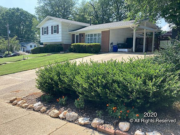 Front view. New roof 2019