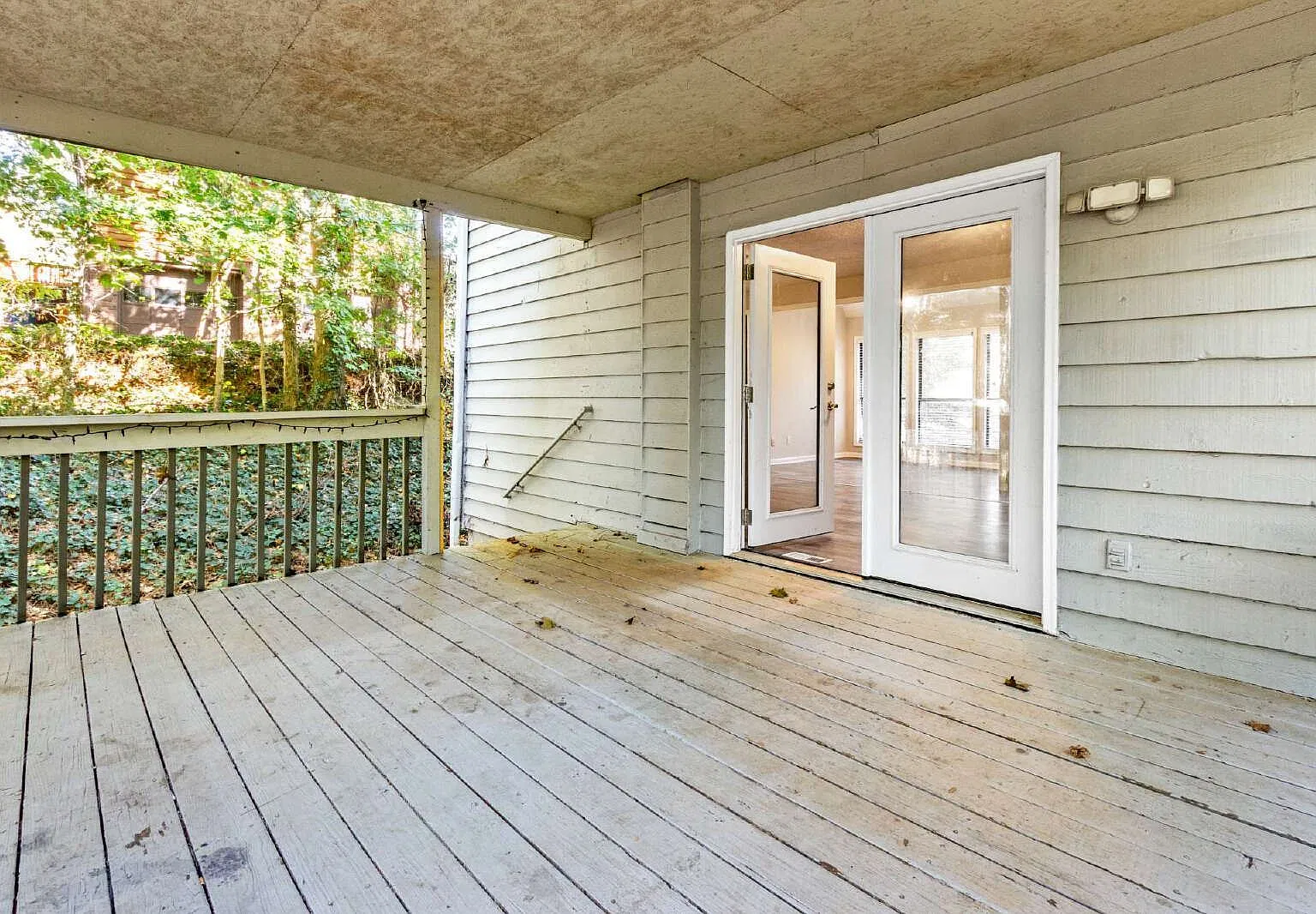 3 bed, 2.0 bath, 1842 sqft, $2,300 — Photo 3