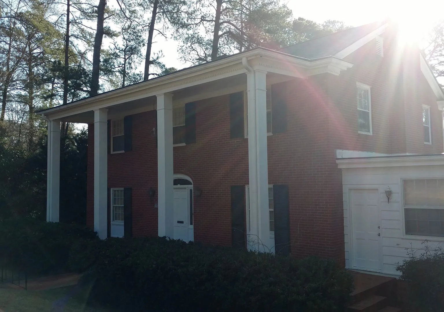 Beautiful Lake front home located in the Forest Lakes Subdivision — Photo 2