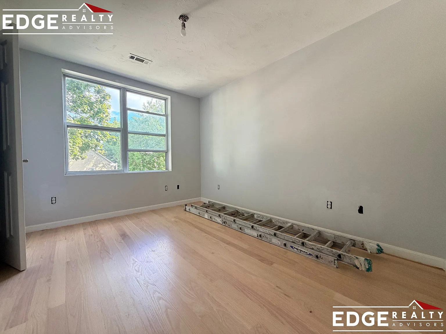 3 bed, 2.5 bath, $4,000 — Photo 3