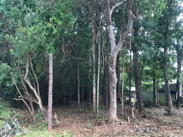 1104 Iris St, Long Beach, MS 39560