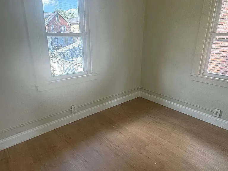 101 Center St — Photo 6