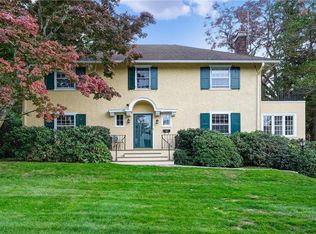 33 Earlwoode Dr, White Plains, NY 10606