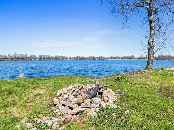 3rd image of 5811 Moore Lake Dr W