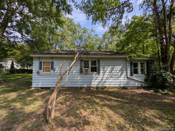 965 Orion Ter, Lake Orion, MI 48362