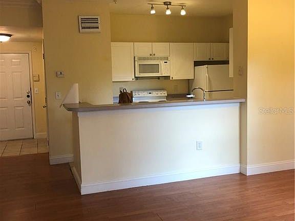 4th image of 528 Water St #528