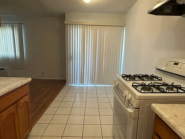 2 bed, 650 sqft, $1,895 — Photo 3