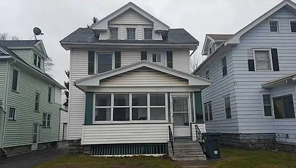 377 Pullman Ave photo 1