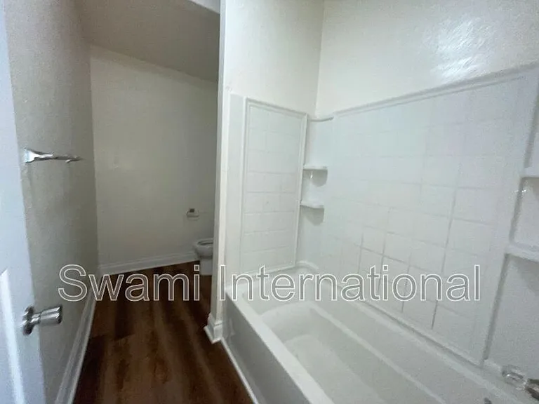 932 W 62nd St — Photo 18