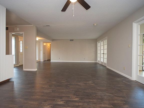 4th image of 5016 Waterbury Way