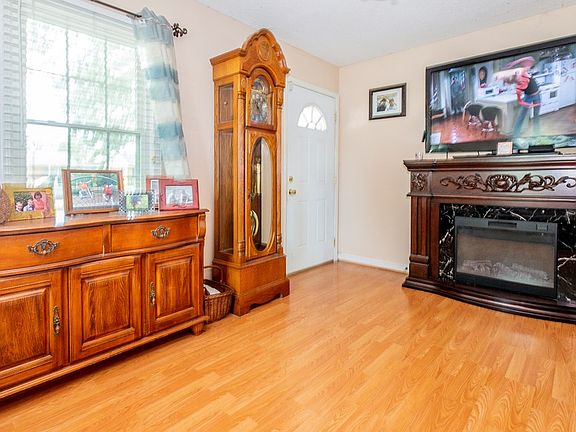 5th image of 1144 Charlotte St