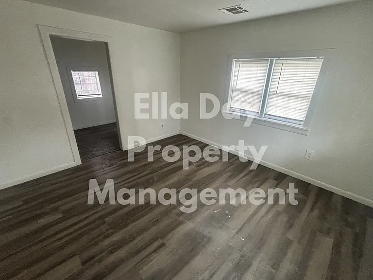1801 S Glenn St — Photo 6