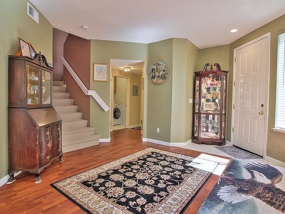 4th image of 590 Birdsong St