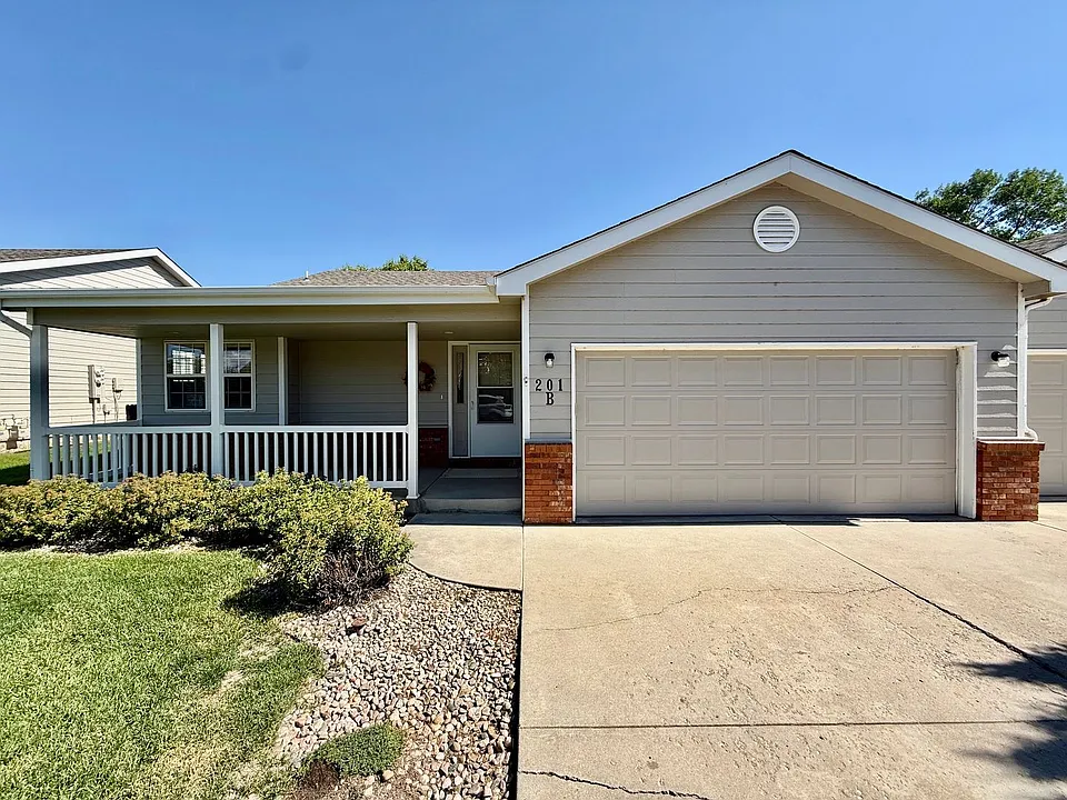 201 Manor Ct #B
