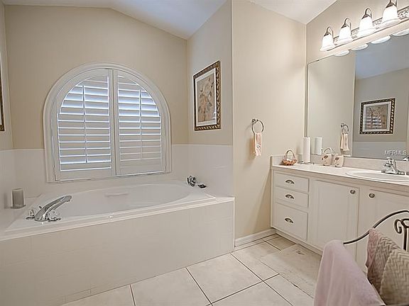 5th image of 25321 River Crest Dr