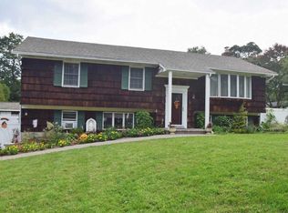 34 Woodland Rd, Miller Place, NY 11764