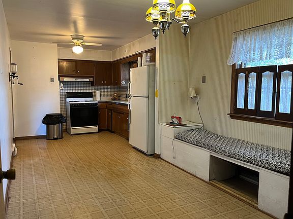 5th image of 7800 Leclaire Ave