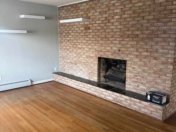 2nd image of 412 Surrey Ln