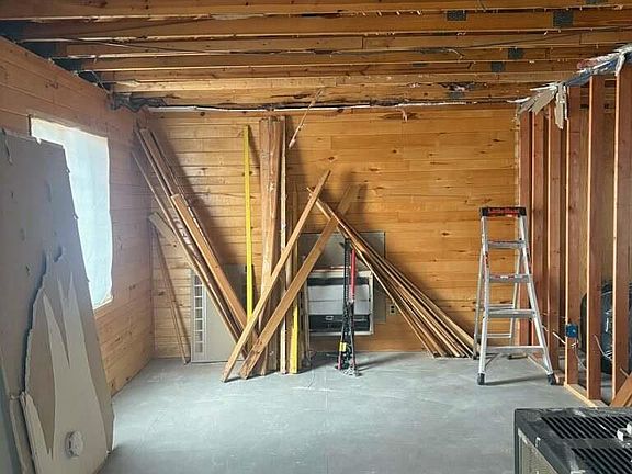 4th image of 5375 Lakeshore Dr
