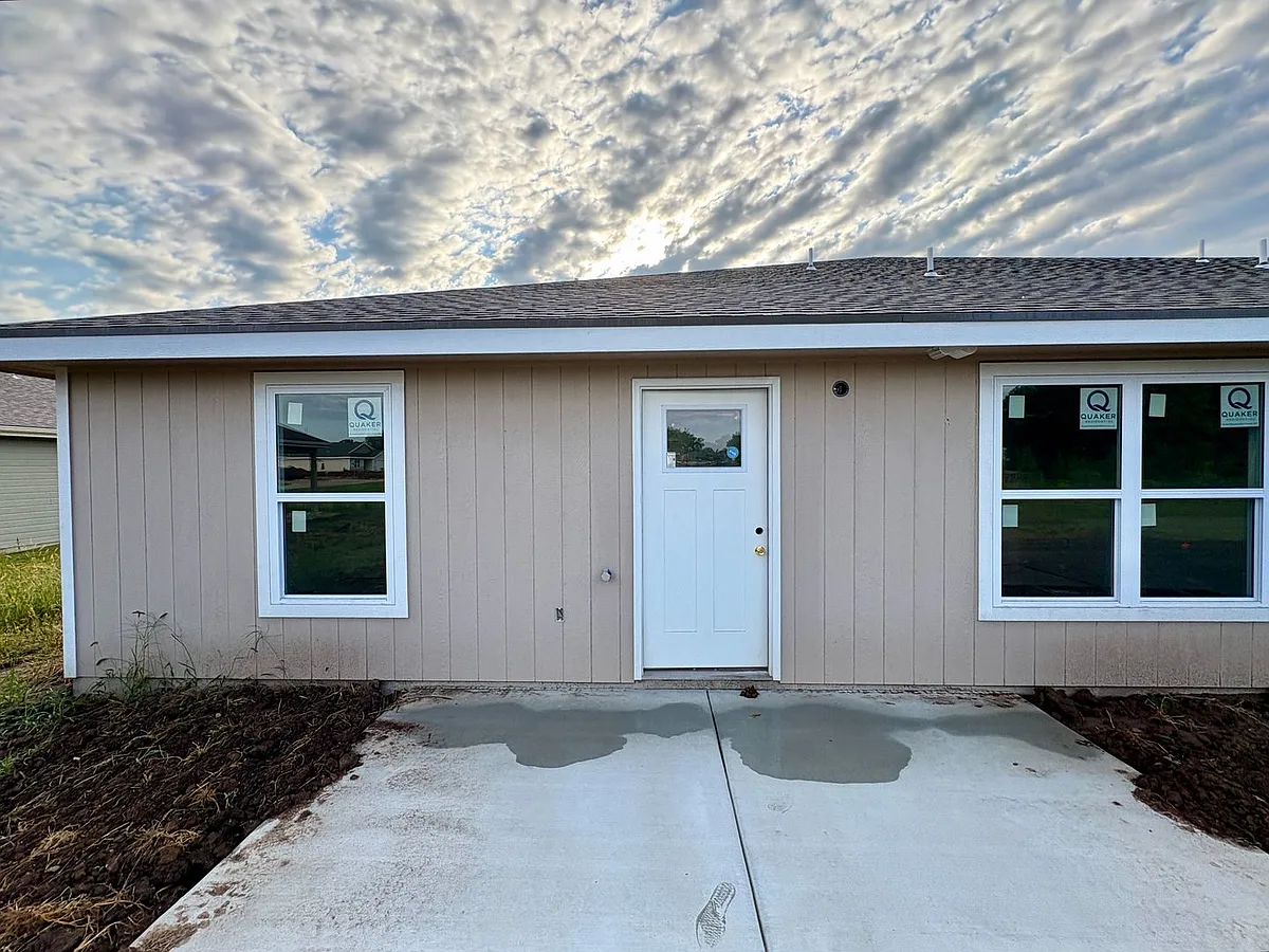 Building Photo - 4654 Pierce Dr
